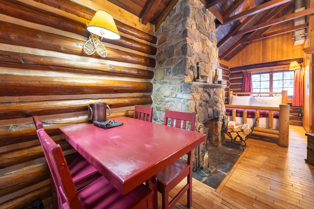 Storm Mountain Lodge & Cabins Castle Junction Exterior photo